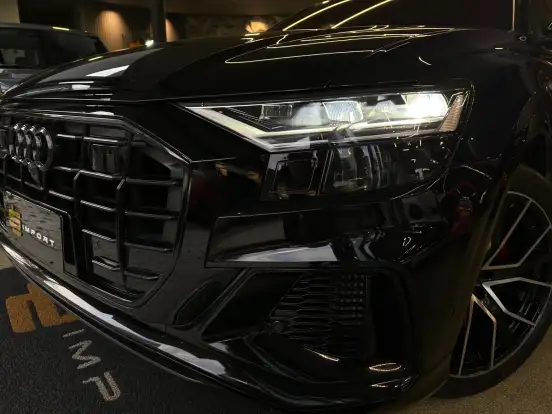 AUDI-Q8-2019