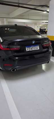 BMW-320i-2023
