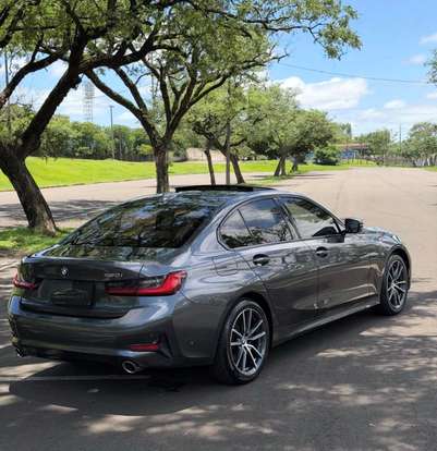 BMW-320i-2019