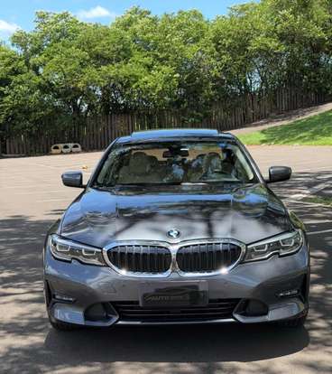 BMW-320i-2019