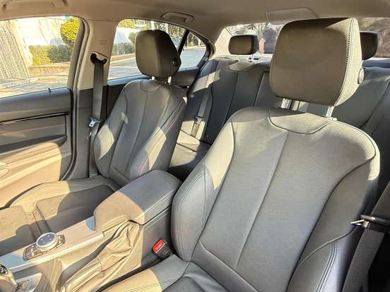 BMW-320i-2.0 SPORT 16V TURBO ACTIVE FLEX 4P AUTOMÁTICO BMW-320i-2017