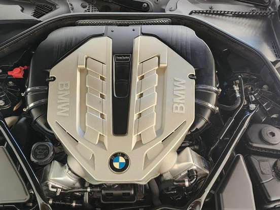 BMW-550i-4.4 SEDAN V8 32V GASOLINA 4P AUTOMÁTICO BMW-550i-2010