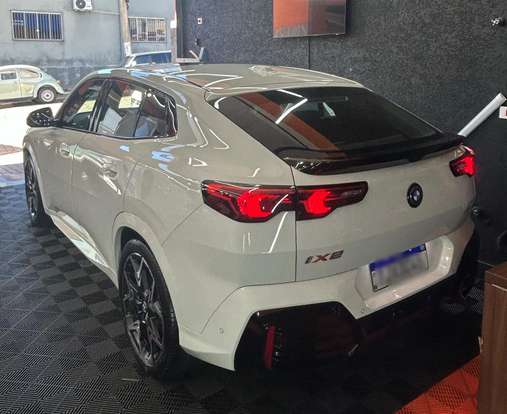 BMW-iX2-2025