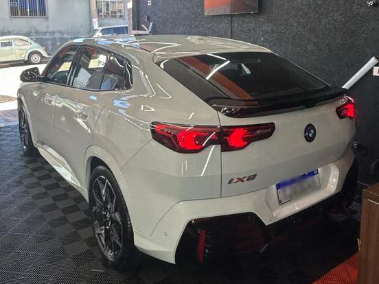 BMW-iX2-64,8 KW ELÉTRICO XDRIVE30 M SPORT BMW-iX2-2025