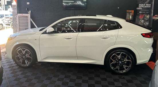 BMW-iX2-2025