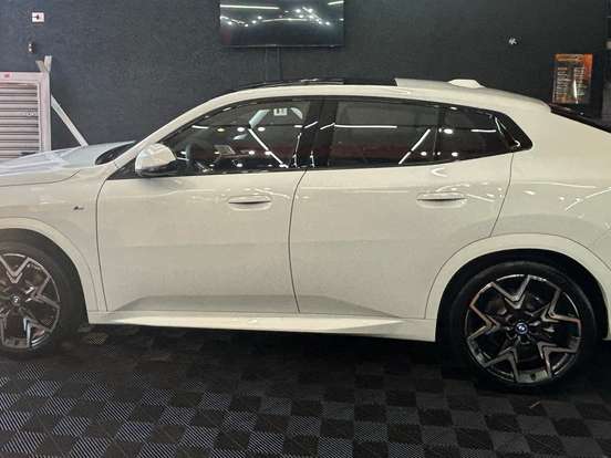 BMW-iX2-64,8 KW ELÉTRICO XDRIVE30 M SPORT BMW-iX2-2025