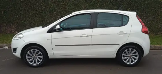 FIAT PALIO 1.6 MPI ESSENCE 16V FLEX 4P MANUAL FIAT PALIO 1.6 MPI ESSENCE 16V FLEX 4P MANUAL