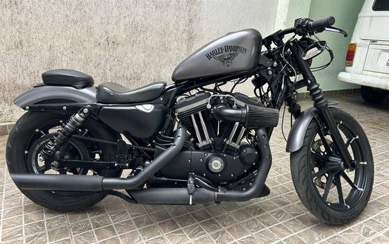 HARLEY-DAVIDSON SPORTSTER IRON 883 