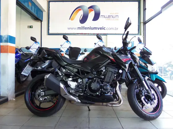 KAWASAKI Z900 