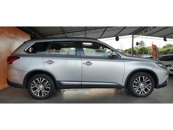 MITSUBISHI-OUTLANDER-2016