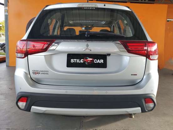 MITSUBISHI-OUTLANDER-2.2 4X4 16V DIESEL 4P AUTOMÁTICO MITSUBISHI-OUTLANDER-2016