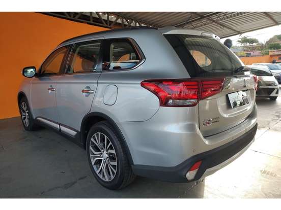 MITSUBISHI-OUTLANDER-2.2 4X4 16V DIESEL 4P AUTOMÁTICO MITSUBISHI-OUTLANDER-2016