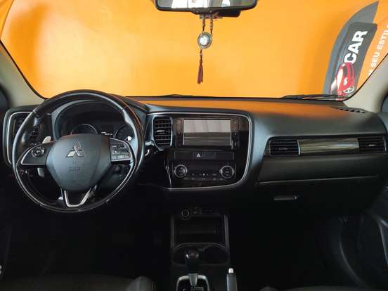MITSUBISHI-OUTLANDER-2016