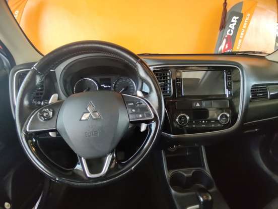 MITSUBISHI-OUTLANDER-2.2 4X4 16V DIESEL 4P AUTOMÁTICO MITSUBISHI-OUTLANDER-2016
