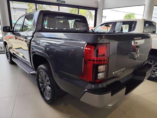 MITSUBISHI-TRITON-2025