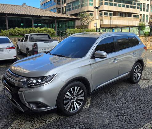 MITSUBISHI OUTLANDER 3.0 MIVEC V6 GASOLINA HPE-S AWD AUTOMÁTICO