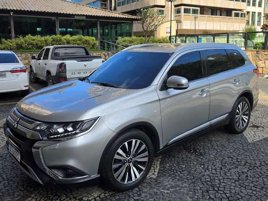 MITSUBISHI-OUTLANDER-3.0 MIVEC V6 GASOLINA HPE-S AWD AUTOMÁTICO MITSUBISHI-OUTLANDER-2019