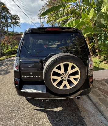 MITSUBISHI-PAJERO TR4-2.0 4X4 16V 140CV FLEX 4P AUTOMÁTICO MITSUBISHI-PAJERO TR4-2013