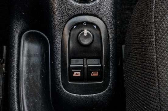 PEUGEOT-207-2012