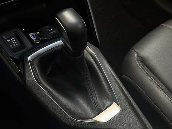 PEUGEOT-208-2023