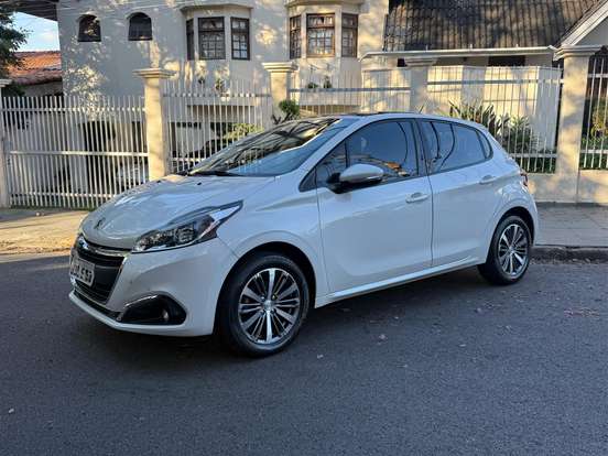 PEUGEOT-208-2018