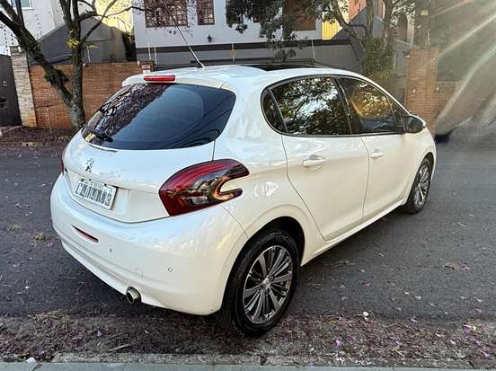 PEUGEOT-208-1.6 GRIFFE 16V FLEX 4P AUTOMÁTICO PEUGEOT-208-2018