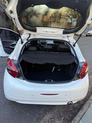 PEUGEOT-208-2018