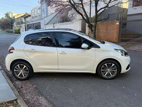 PEUGEOT-208-1.6 GRIFFE 16V FLEX 4P AUTOMÁTICO PEUGEOT-208-2018