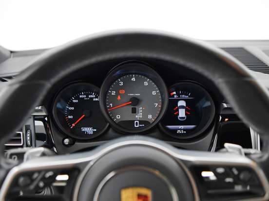 PORSCHE-MACAN-2020