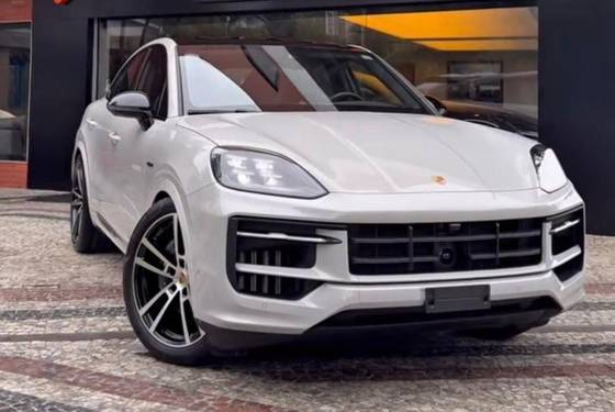 PORSCHE CAYENNE 3.0 V6 E-HYBRID BLACK EDITION COUPÉ AWD TIPTRONIC S