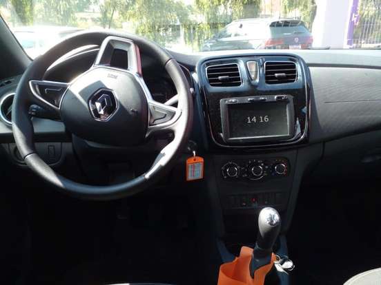 RENAULT-LOGAN-2024