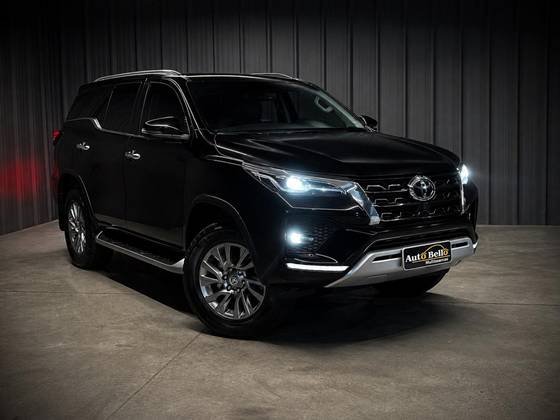 TOYOTA HILUX SW4 2.8 D-4D TURBO DIESEL SRX 4X4 AUTOMÁTICO