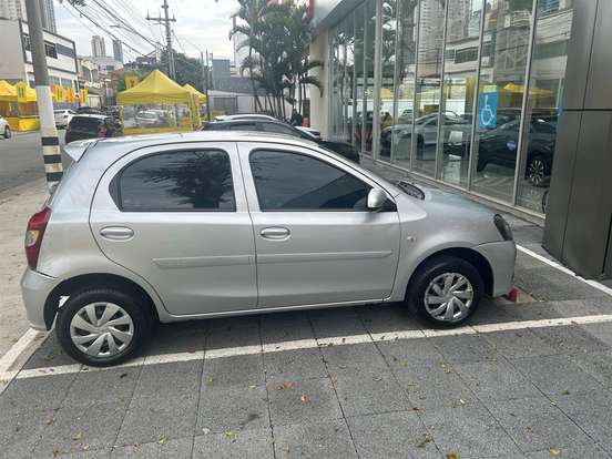 TOYOTA-ETIOS-2019