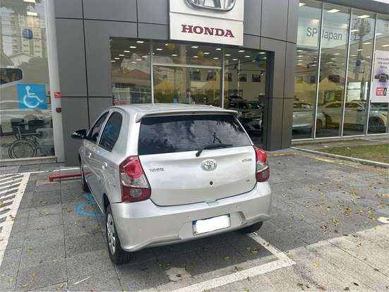 TOYOTA-ETIOS-2019