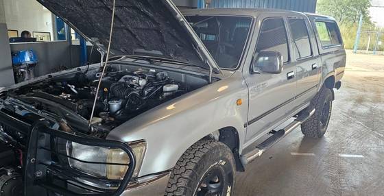 TOYOTA HILUX 3.0 SR 4X4 CD 8V TURBO DIESEL 4P MANUAL
