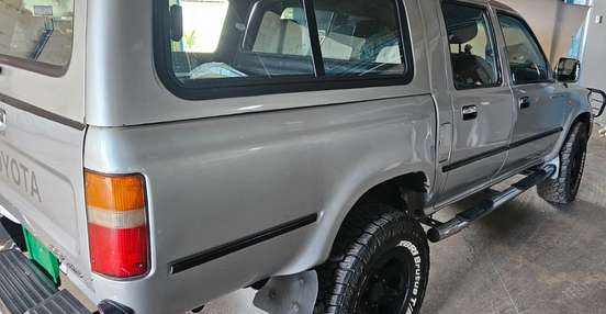 TOYOTA-HILUX-3.0 SR 4X4 CD 8V TURBO DIESEL 4P MANUAL TOYOTA-HILUX-2004