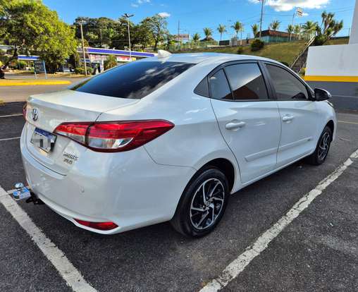 TOYOTA-YARIS-2022