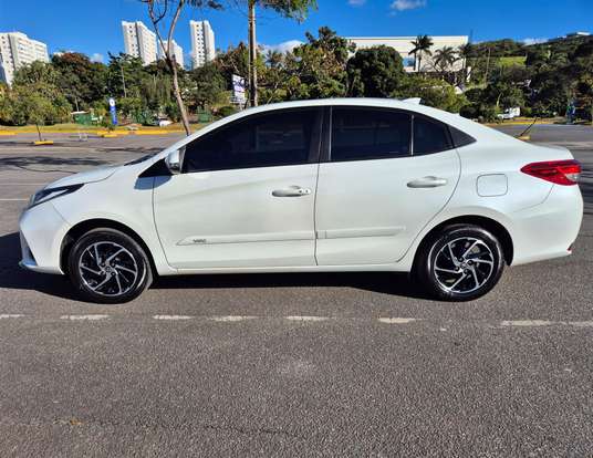 TOYOTA-YARIS-2022