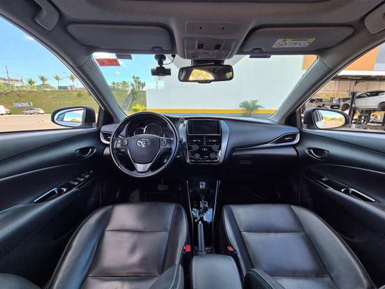 TOYOTA-YARIS-2022