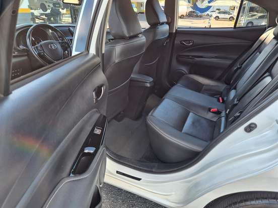 TOYOTA-YARIS-2022