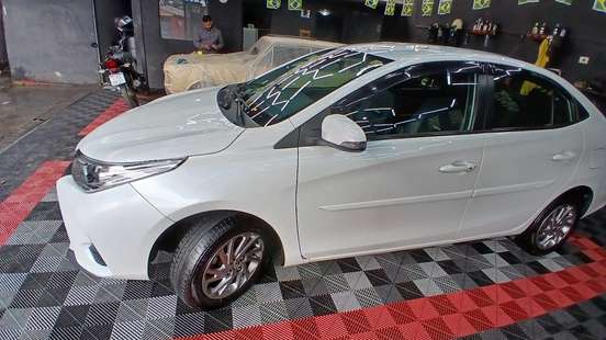 TOYOTA-YARIS-2023
