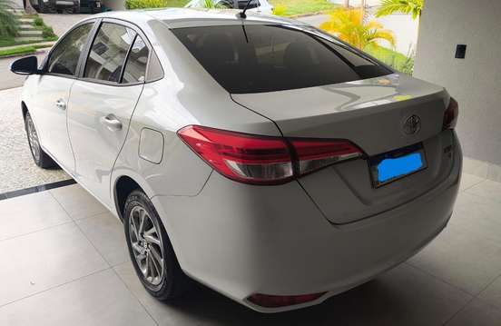 TOYOTA-YARIS-2024
