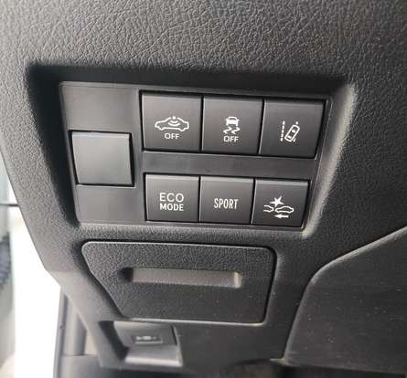 TOYOTA-YARIS-2024