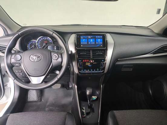 TOYOTA-YARIS-2024