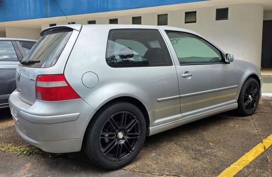 VOLKSWAGEN-GOLF-2003