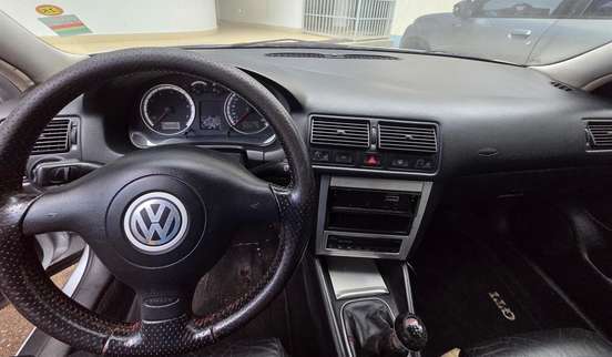 VOLKSWAGEN-GOLF-2003