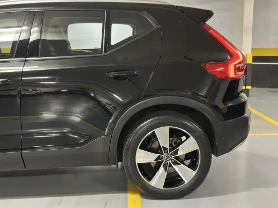 VOLVO-XC40-2019