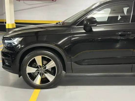 VOLVO-XC40-2.0 T5 GASOLINA MOMENTUM AWD GEARTRONIC VOLVO-XC40-2019