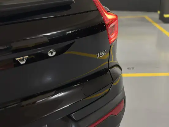 VOLVO-XC40-2019