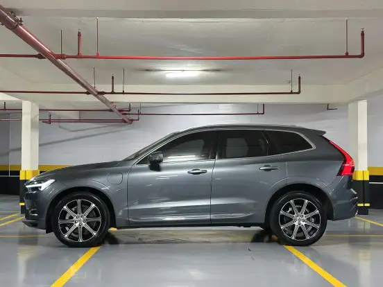 VOLVO-XC60-2021